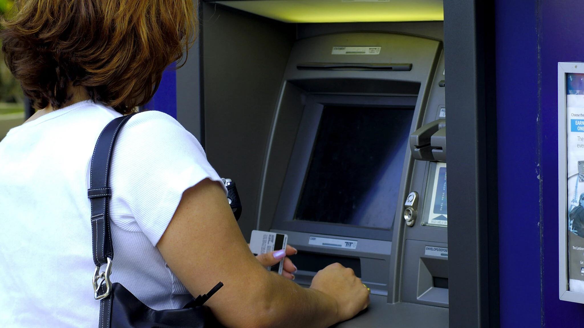 Nouă regulă la bancomate, valabilă la toate băncile. Află în ce zile nu este recomandat să scoți numerar de la ATM