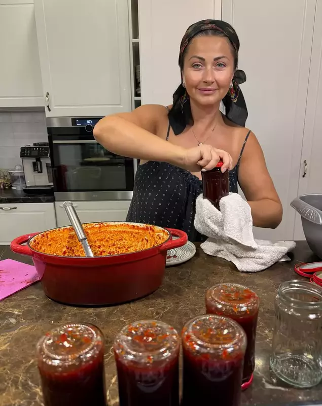 Gabriela Cristea și rețeta sa de dulceață de ardei iute. Este perfectă pentru preparatele din carne