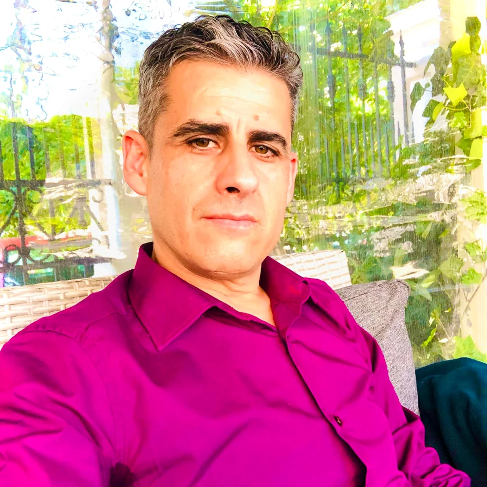 Români în Cartea Recordurilor. Gogu Neagoe desenează caricaturi doar după voce, la telefon. Și Adriana Iliescu figurează pe lista recordurilor