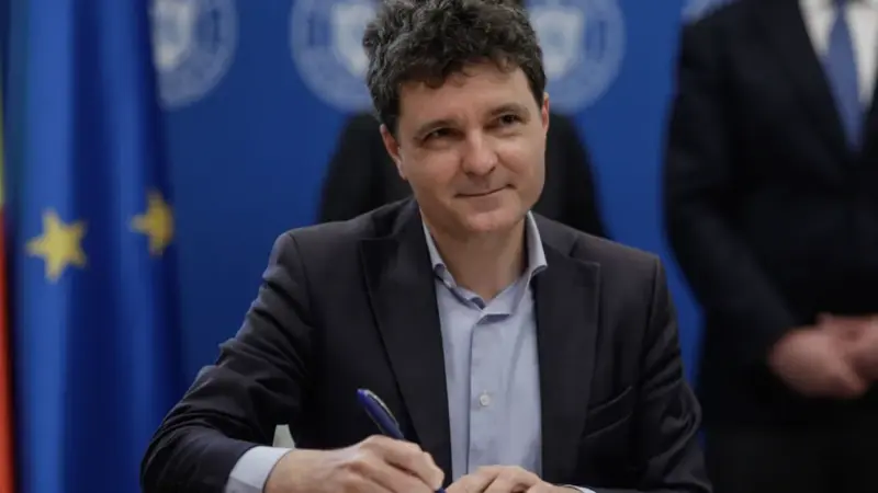 Nicusor dan a semnat legea